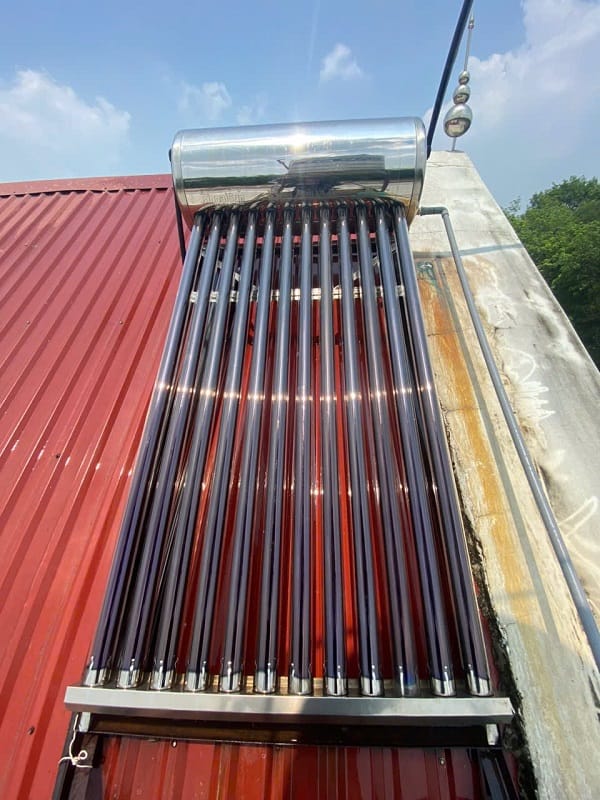 Thay ống thu nhiệt máy nước nóng NLMT